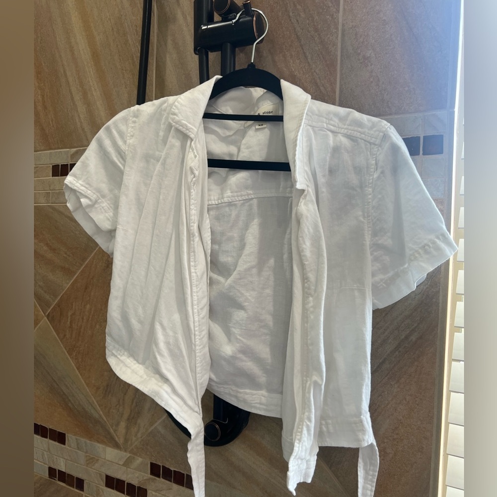 Cloth and Stone white linen cropped button down shirt